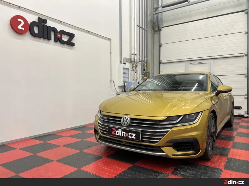 Volkswagen Arteon – Koncertní síň a ticho v koncernovém korábu, montáž 2din.cz