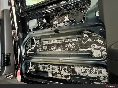 Posuvné dveře Multivanu s antivibračním materiálem STP Aggressive Silver